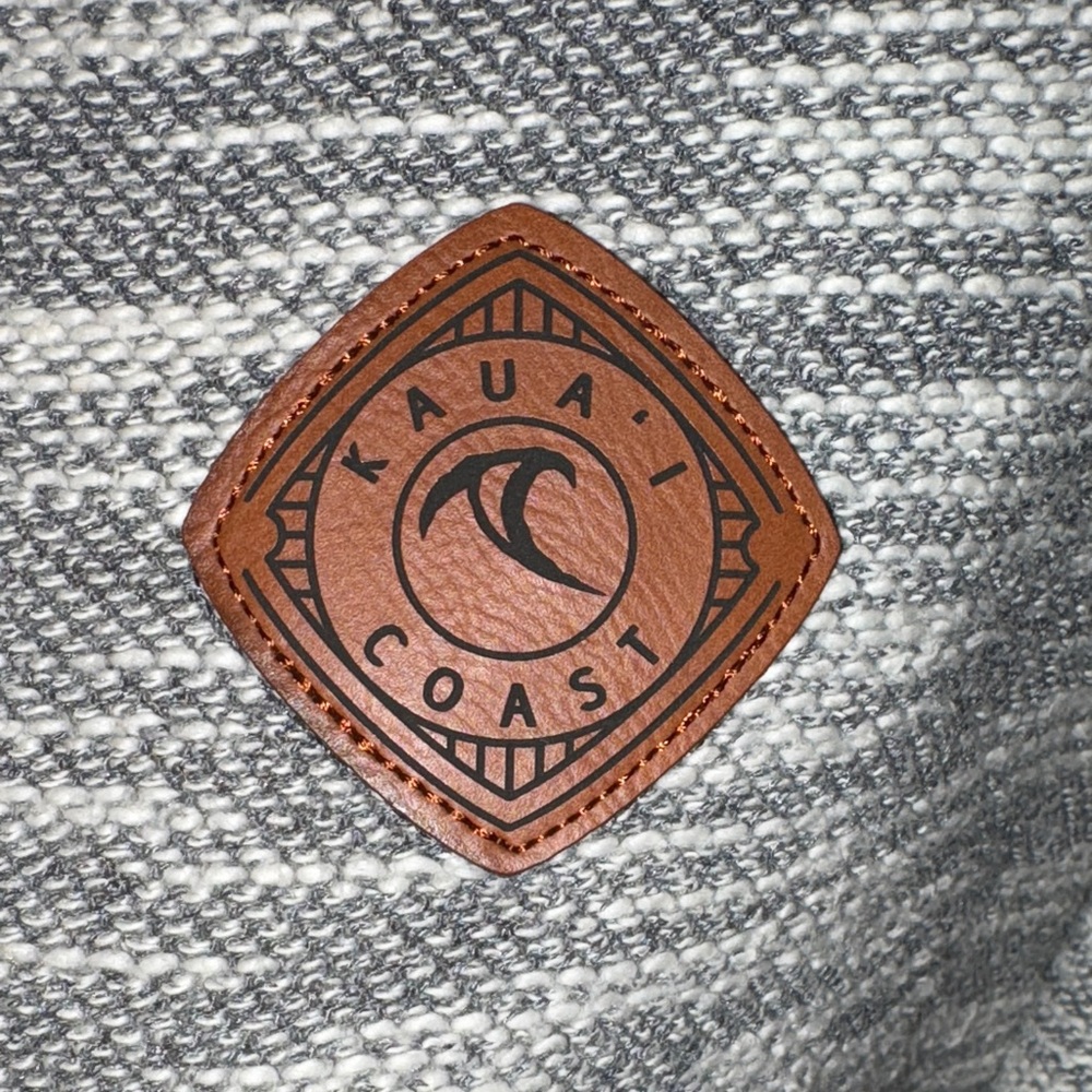 🌺🌴Kauai Coast by Blue 84 Gray and White Knit Sweatshirt